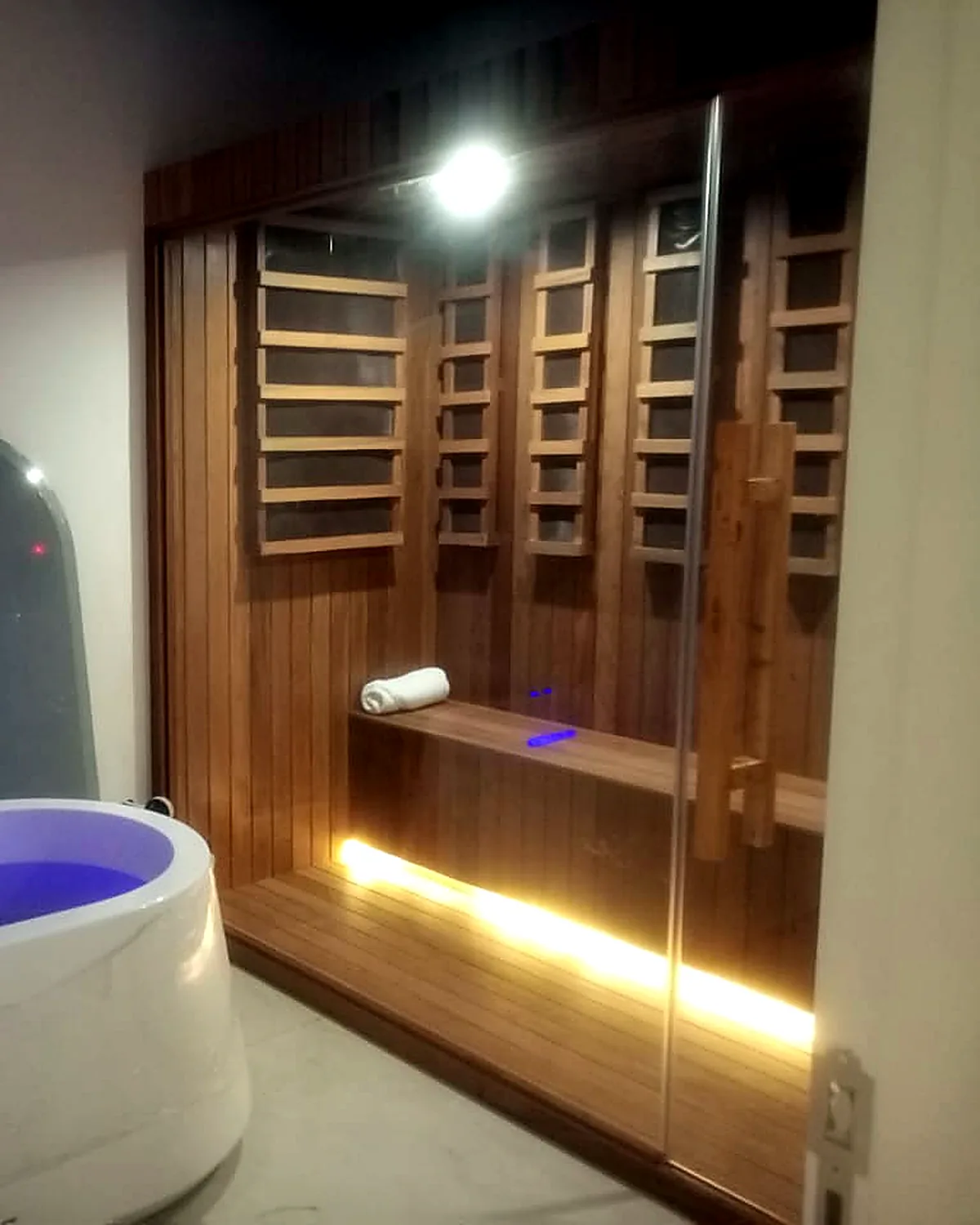 Interior Sauna Premium oleh Van Sauna